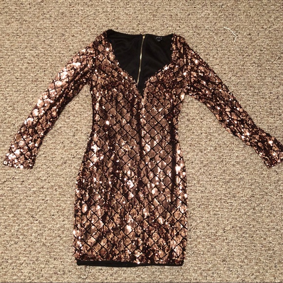 Tobi Dresses & Skirts - Long sleeve sequins dress